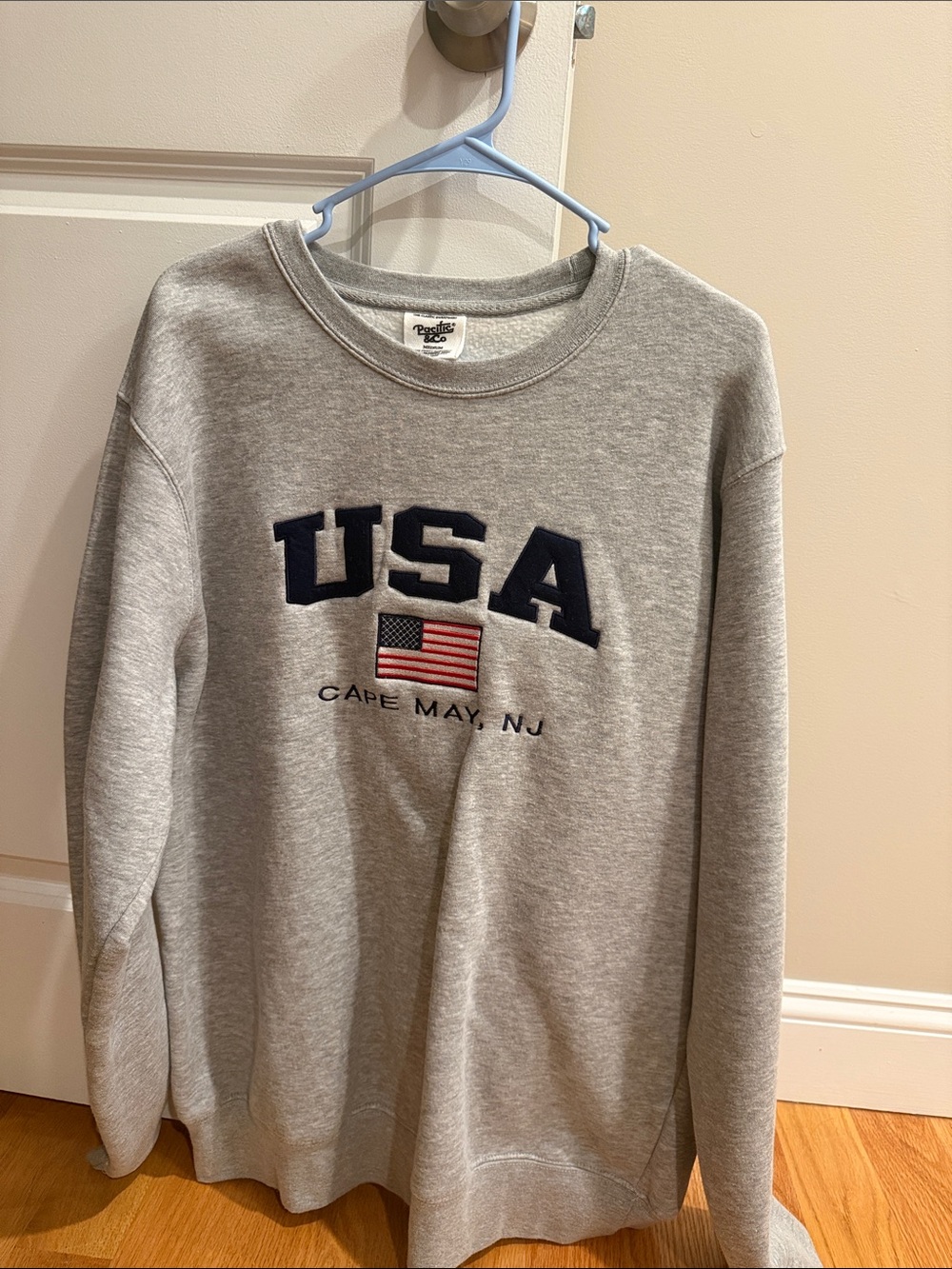 USA Embroidered Grey Crewneck Sweatshirt. CAPE MAY medium